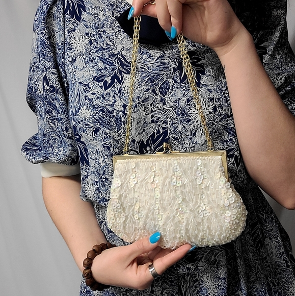 Beaded purse with gold chain - Picture 4 of 6